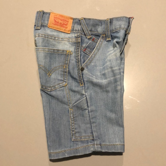 Boys Levi’s shorts - Picture 3 of 4